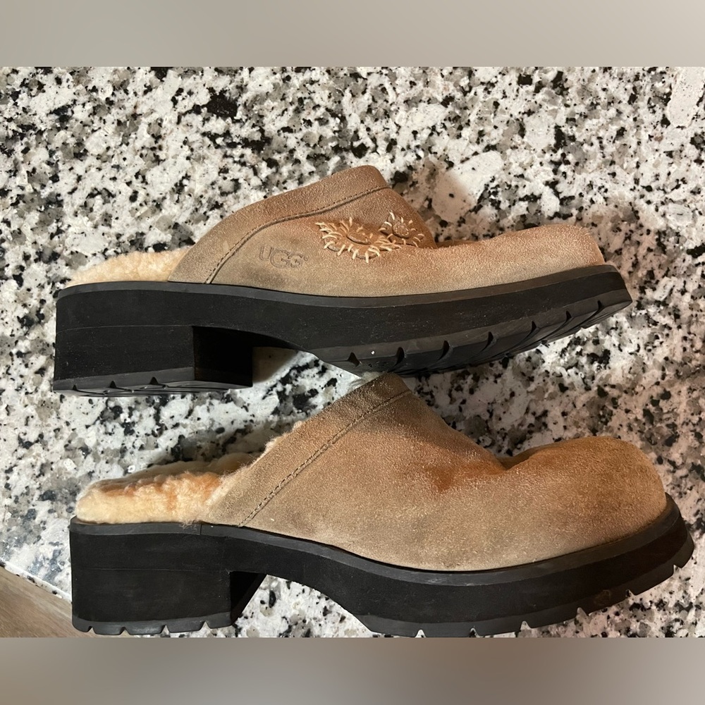Ugg Tan Clog With Sherpa Lining Size 9 - image 6